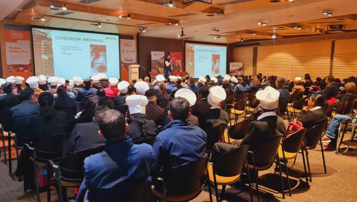 Estimaciones medias (±SEM) de las concentraciones totales de corticosterona en las plumas Estimaciones medias (±SEM) de las concentraciones totales de corticosterona en las plumas