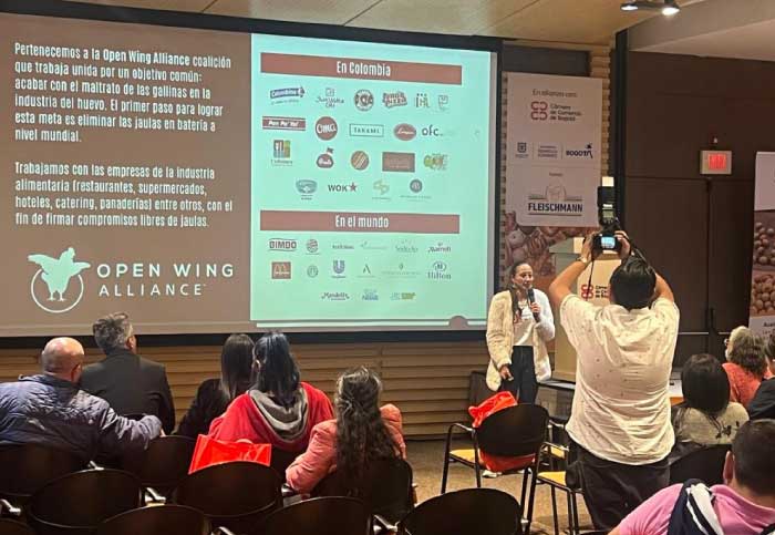 Estimaciones medias (±SEM) de las concentraciones totales de corticosterona en las plumas Estimaciones medias (±SEM) de las concentraciones totales de corticosterona en las plumas